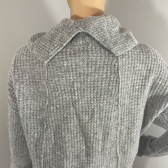 Free People 100% Wool Gray Cowl Neck Sweater Size Small - Picture 6 of 8